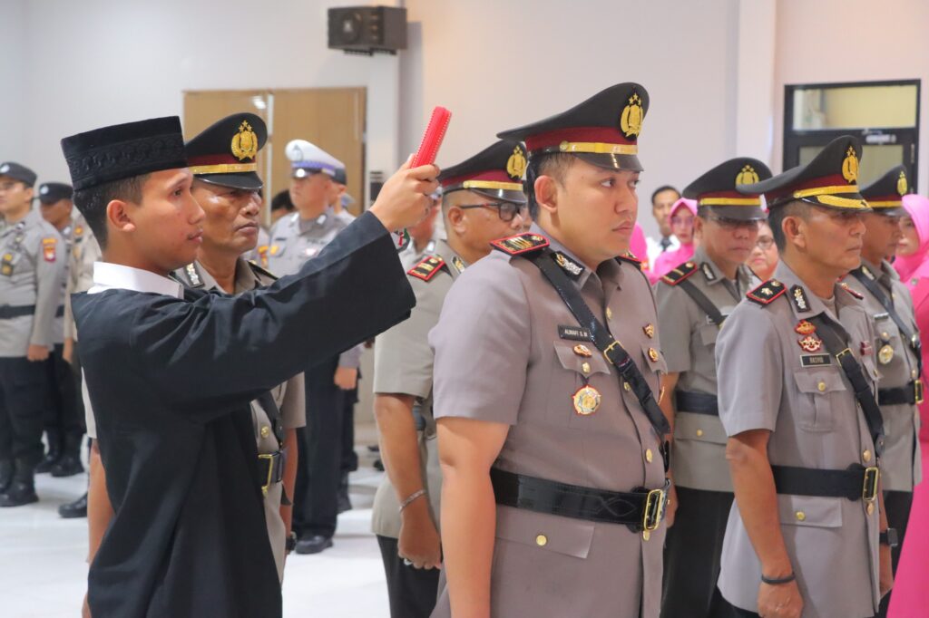 Kapolres Sintang Mutasi 8 Perwira, Ini Daftarnya - Humas Polres Sintang